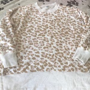 Oversized leopard sweatshirt